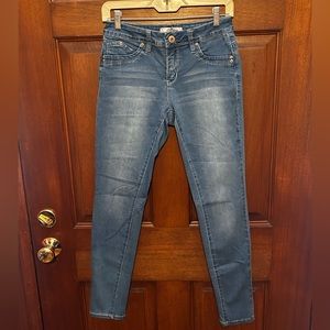 Size 6 Royalty For Me skinny jeans